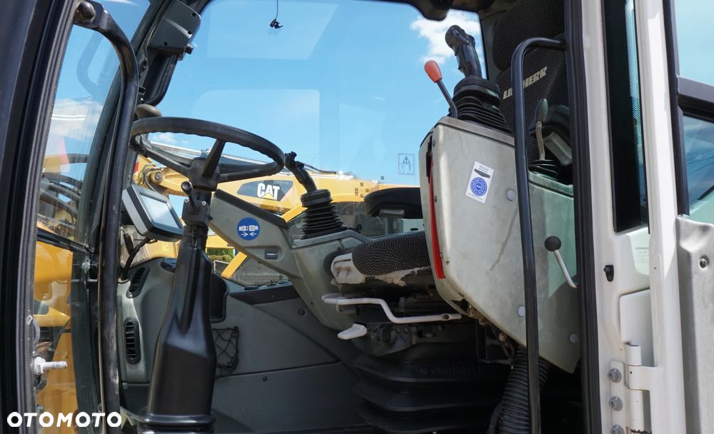 Liebherr A 910 - 10