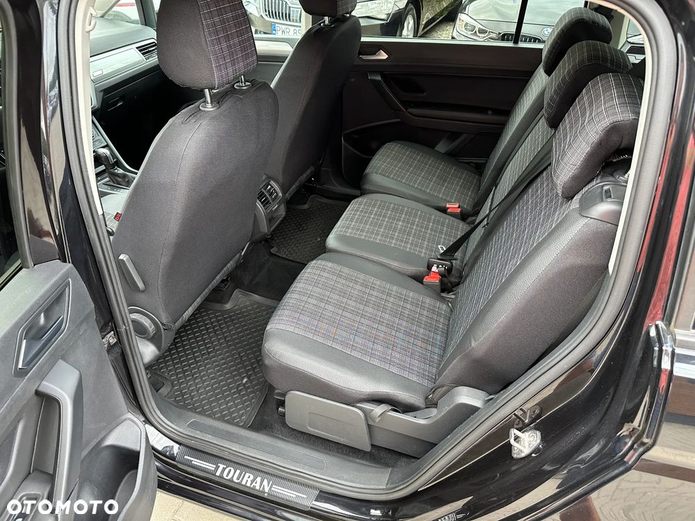 Volkswagen Touran - 19