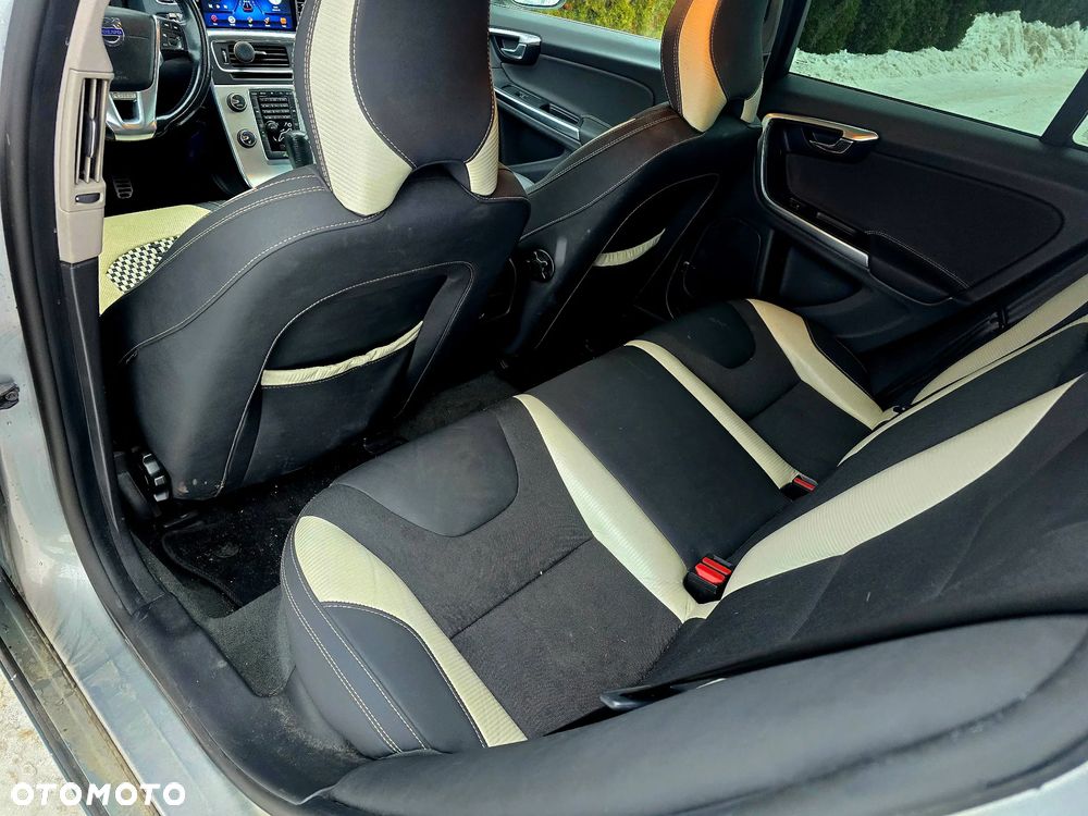 Volvo V60 D4 Geartronic RDesign - 18