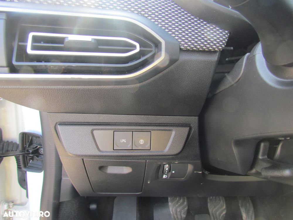 Dacia Sandero - 10