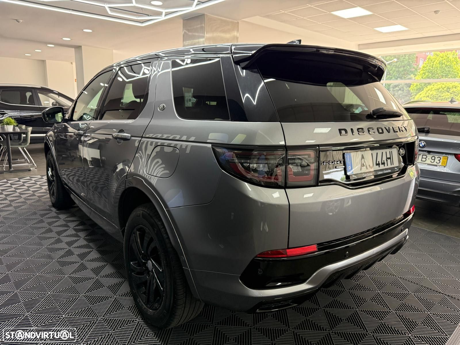 Land Rover Discovery Sport 1.5 I3 P300e AWD R-Dynamic HSE - 17