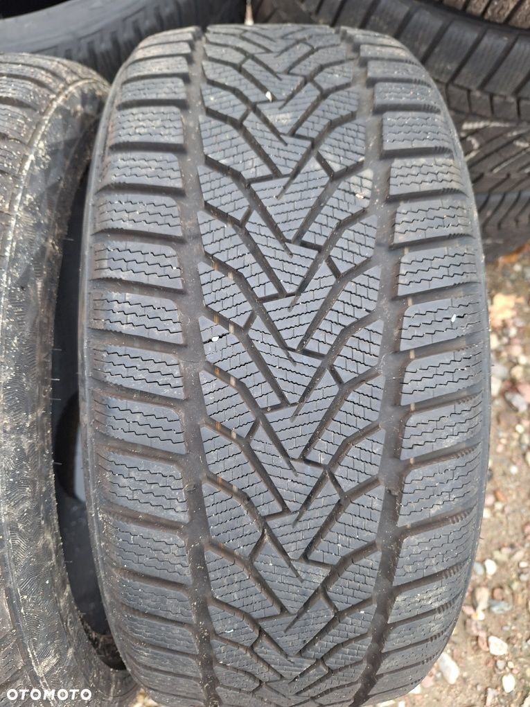 Opony zimowe Uniroyal 225 40 r18 - 2