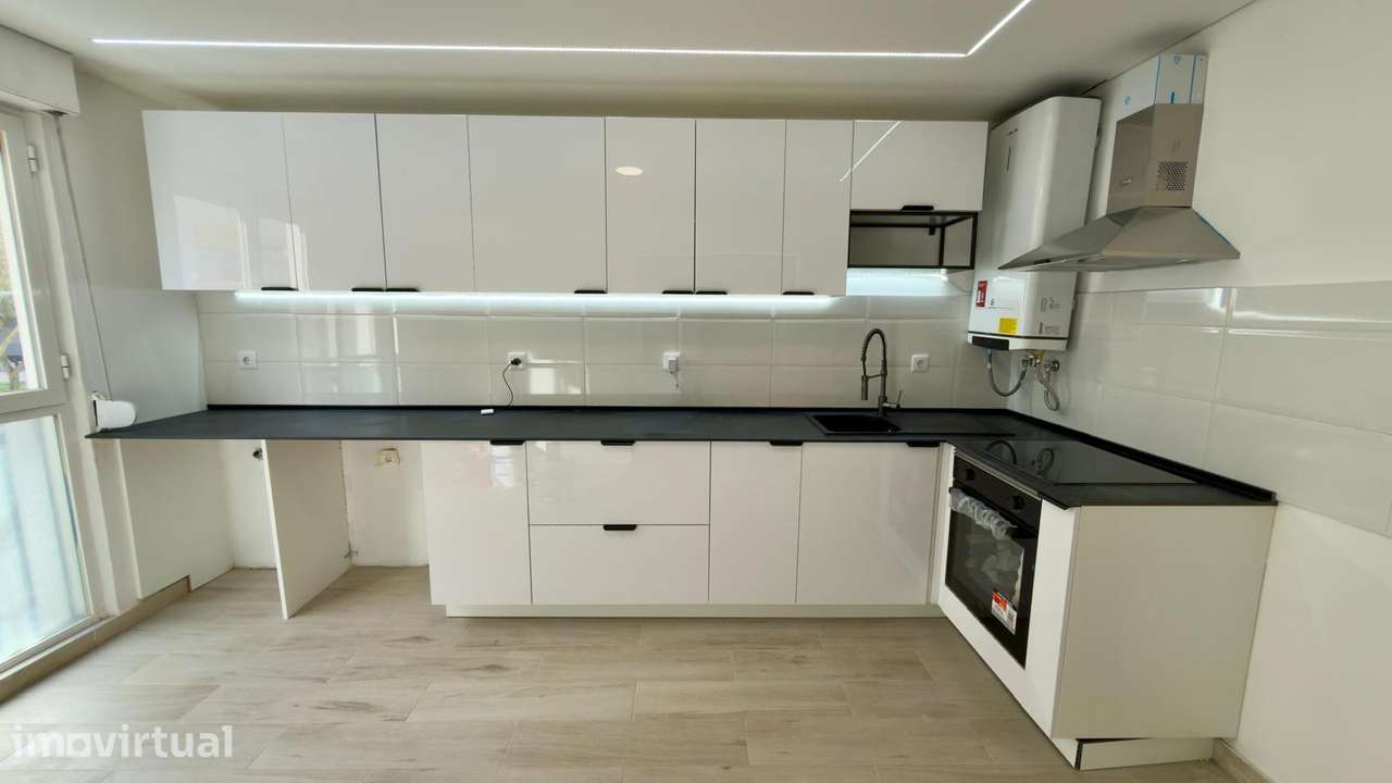 T3 Totalmente Remodelado em Corroios | Pronto a Habitar - Grande imagem: 2/33