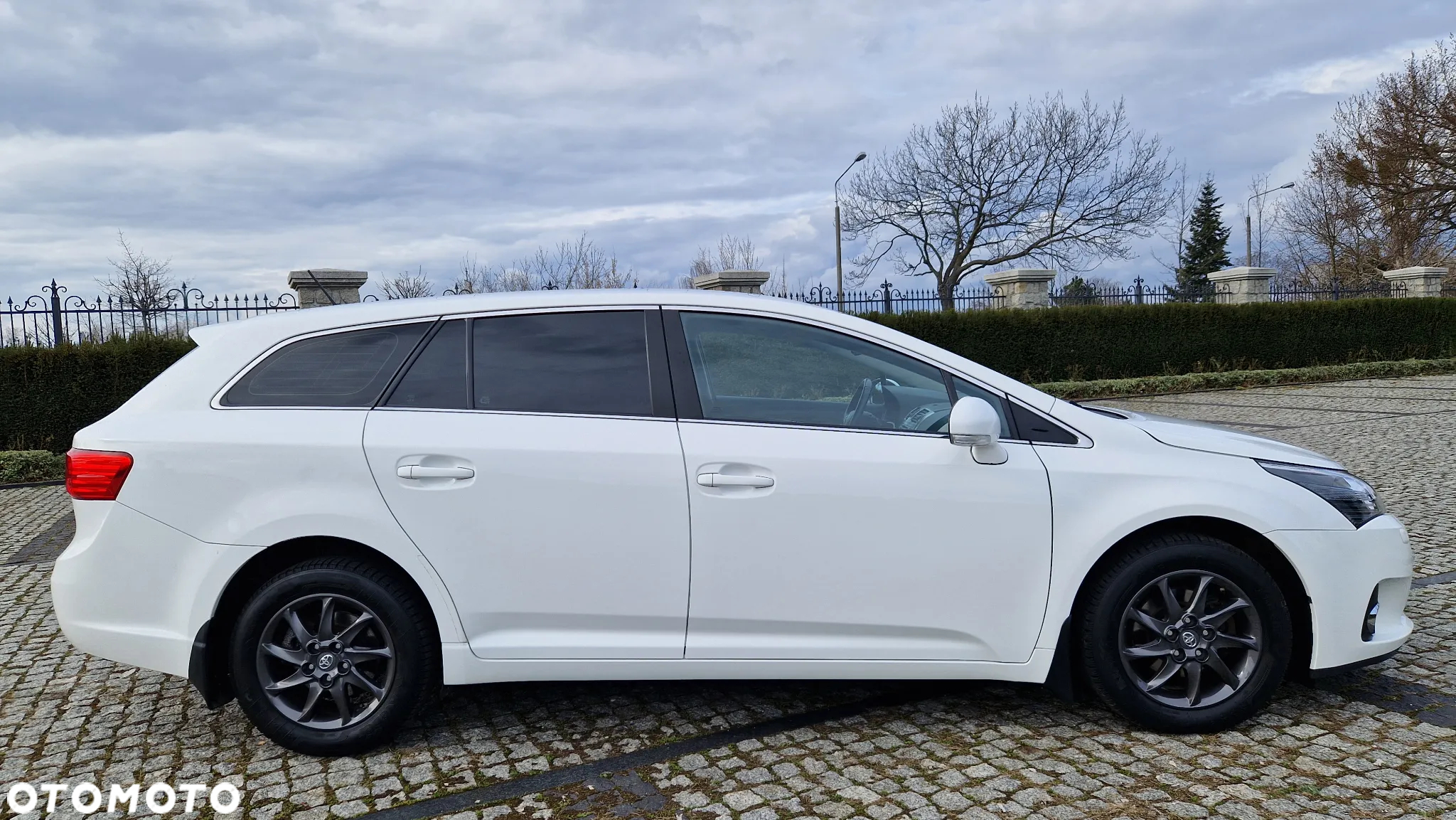 Toyota Avensis 2.0 D-4D Premium - 13