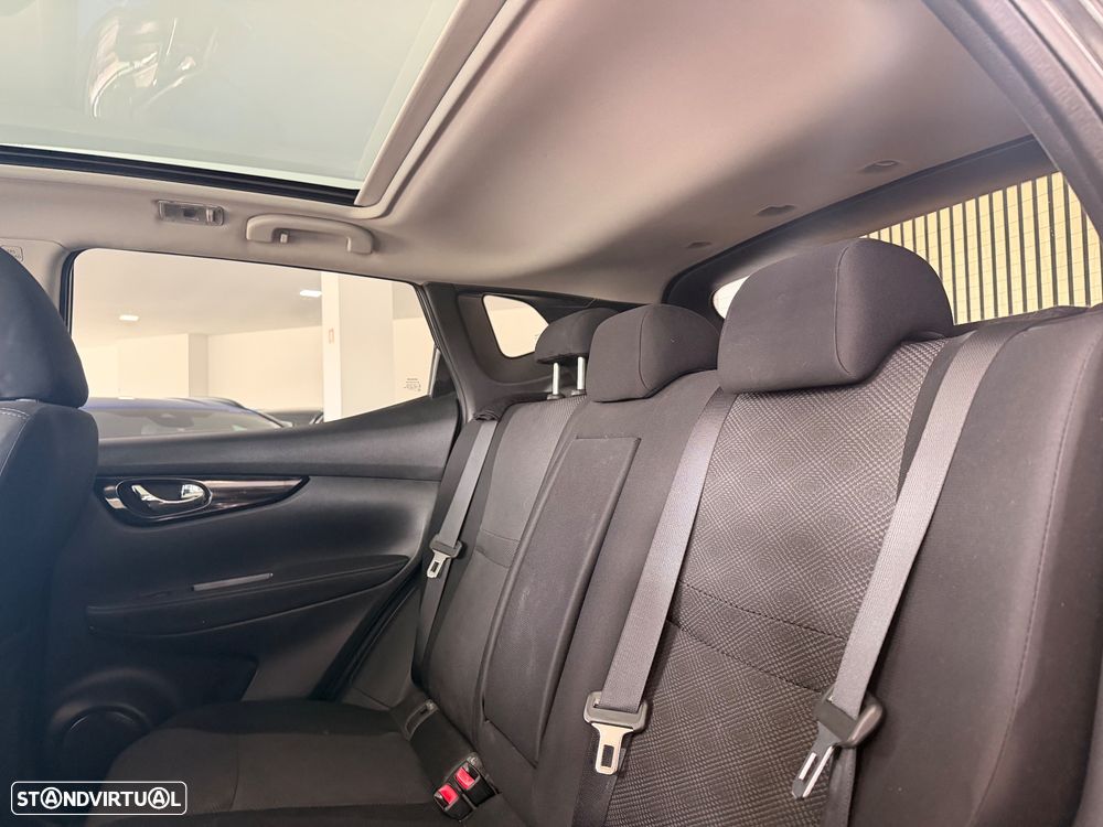 Nissan Qashqai 1.5 dCi N-Connecta 18 - 16