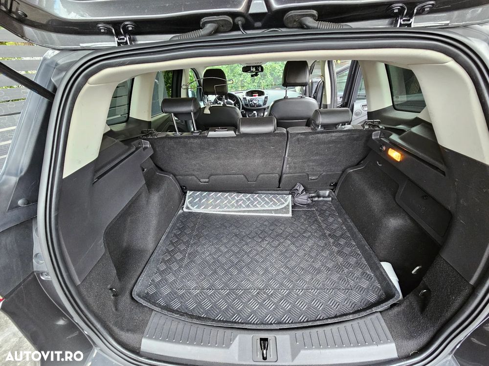 Ford Kuga 2.0 TDCi Powershift 4WD Titanium - 8