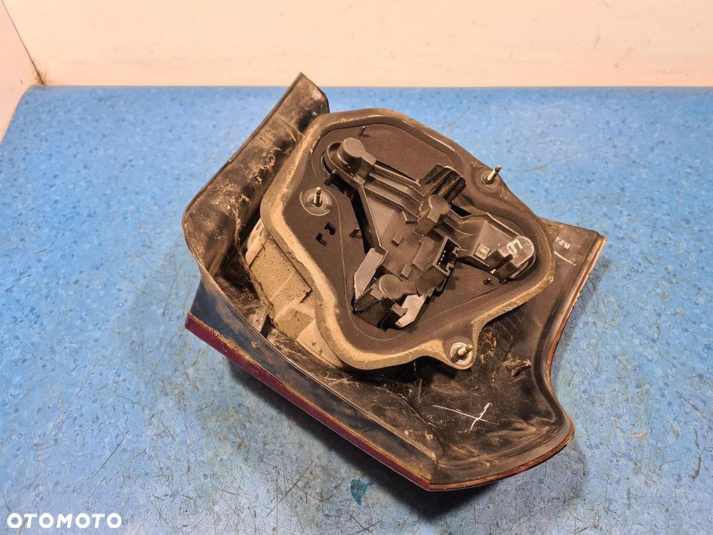 TOYOTA COROLLA E12 HB LAMPA TYŁ PRAWA ZEWNĘTRZNA - 7