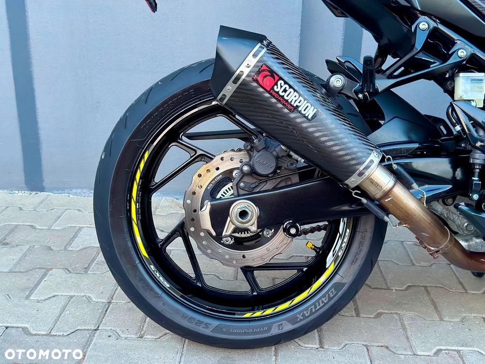Suzuki GSX - 13