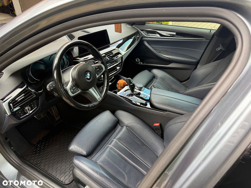 BMW Seria 5 520d M Sport - 9