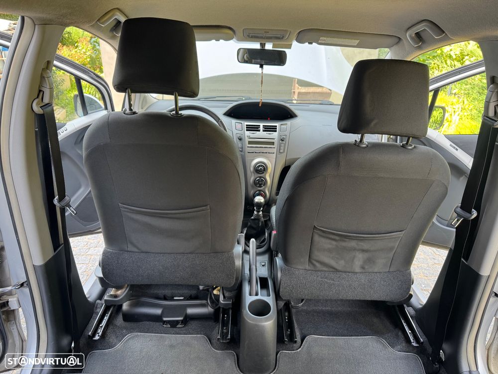 Toyota Yaris 1.4 D-4D Comfort+AC+VSC - 11