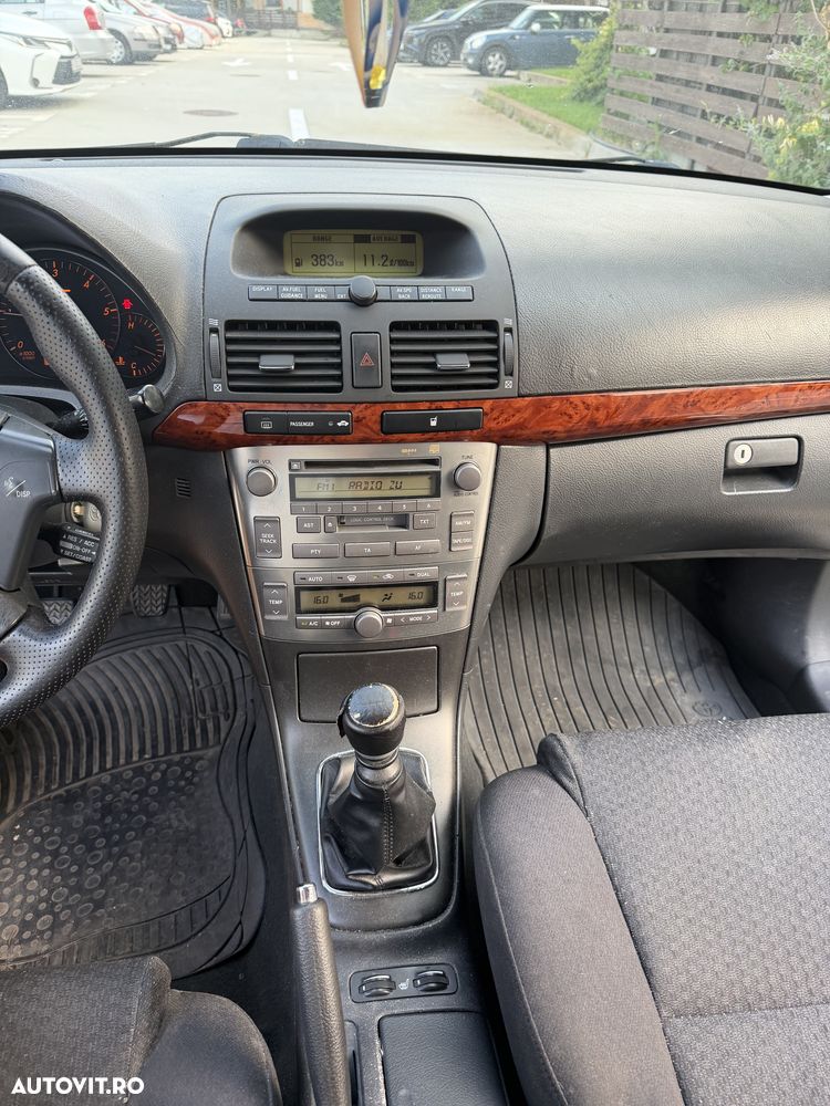 Toyota Avensis - 14