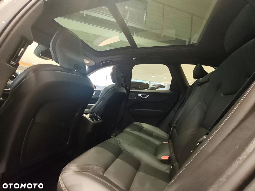 Volvo XC 60 B5 B AWD Ultimate Black Edition - 25