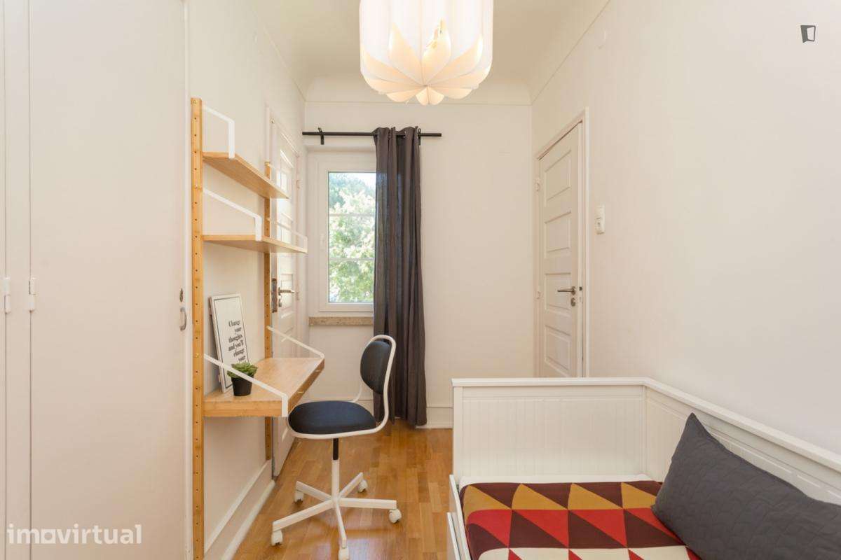 Quarto - localizado em Roma-Areeiro Lisbon - Grande imagem: 5/18