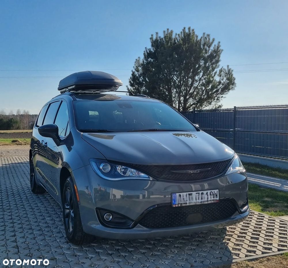 Chrysler Pacifica - 10