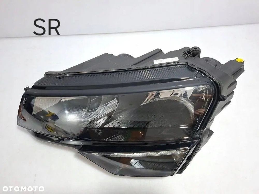 Skoda Karoq 2019 LEWA LAMPA PRZEDNIA REFLEKTOR EUROPA 57B941015A LED - 1