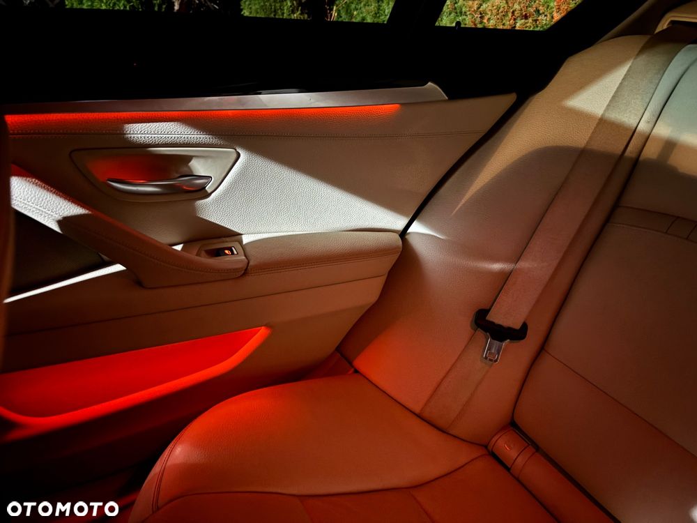 BMW Seria 5 535i xDrive Sport-Aut Luxury Line - 30