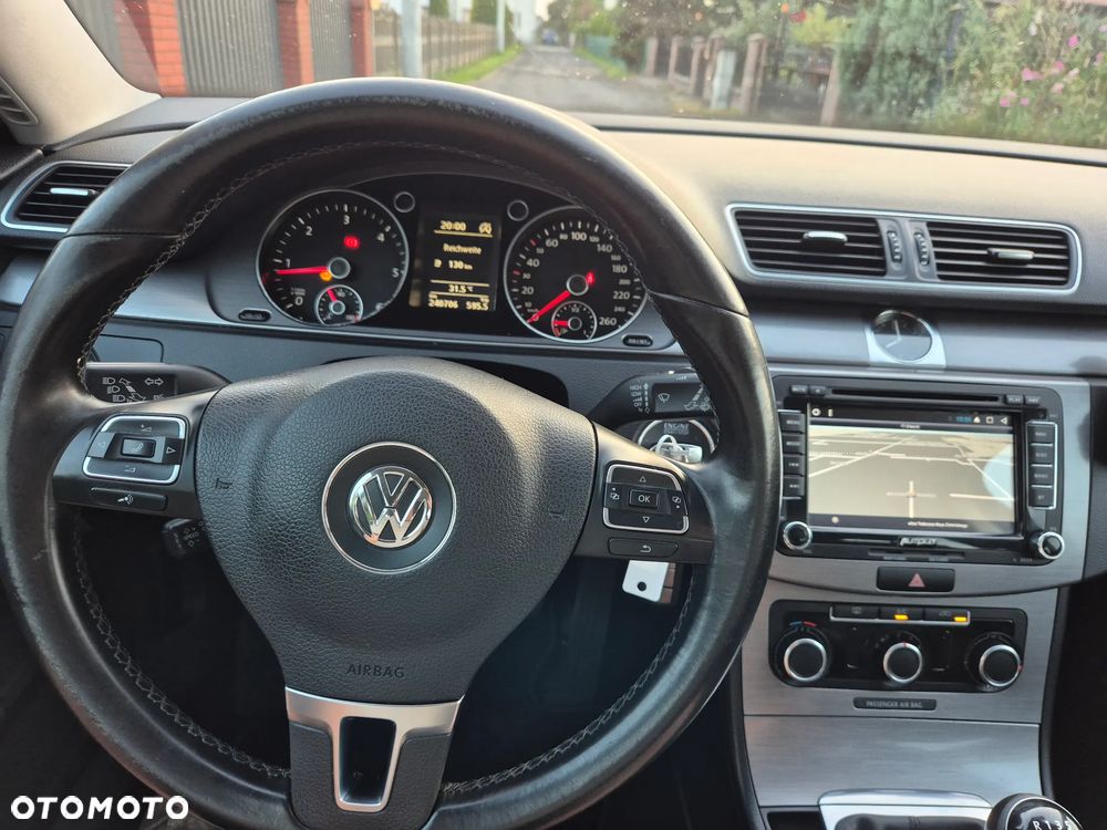 Volkswagen Passat 1.6 TDI Comfortline - 23