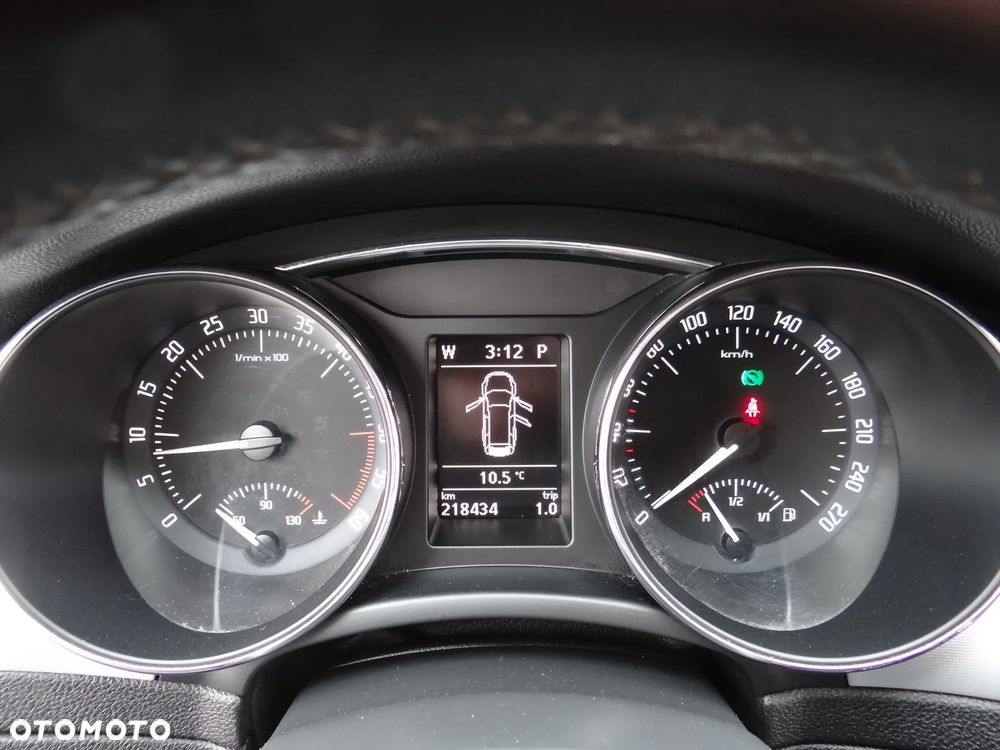 Skoda Superb 2.0 TDI DSG FAMILY - 24