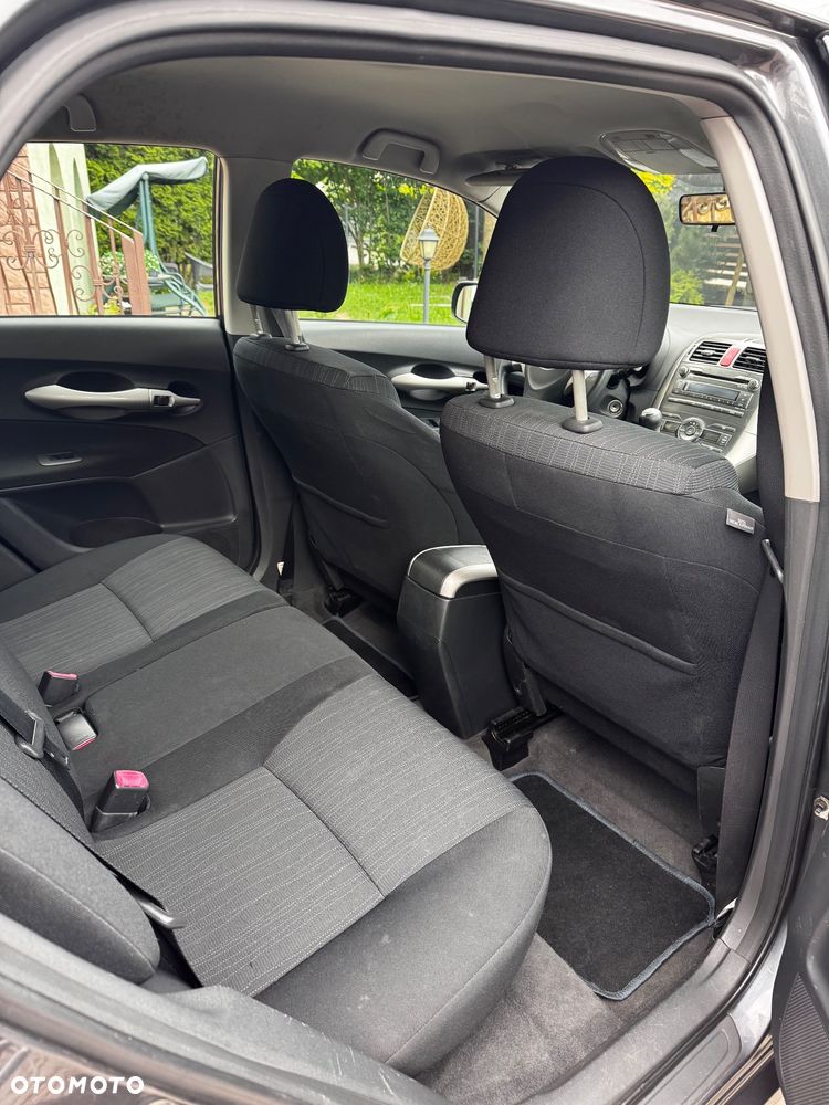 Toyota Auris 1.4 VVT-i Terra - 7