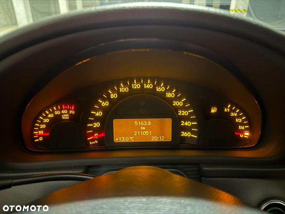 Mercedes-Benz Klasa C 180 T Kompressor Classic - 19