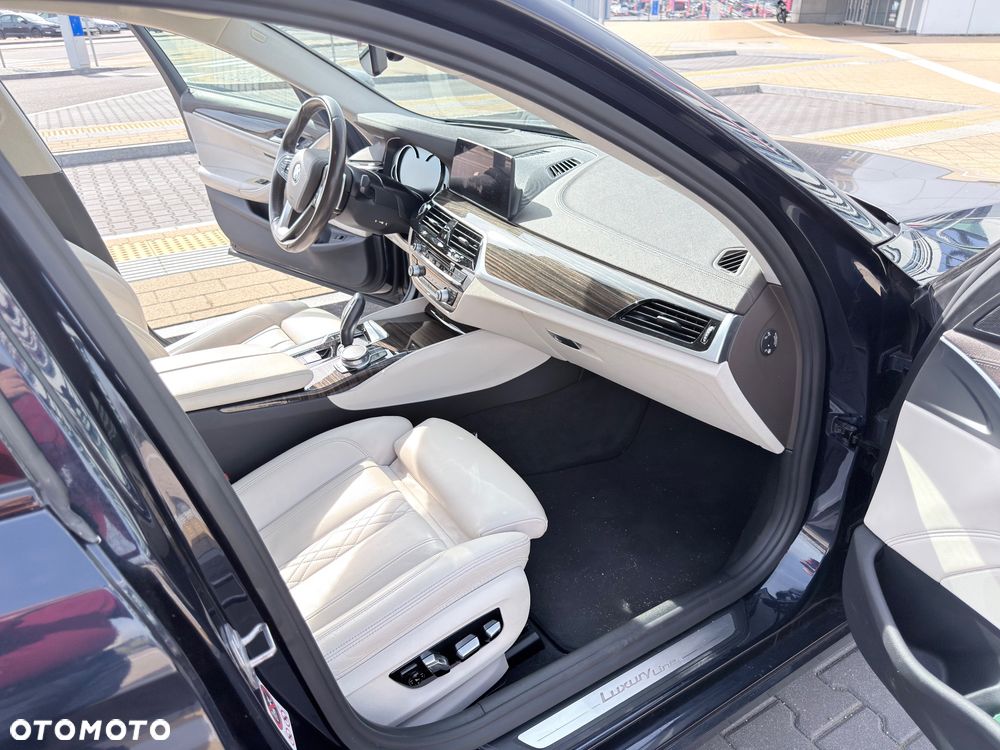 BMW Seria 5 540i Luxury Line - 14