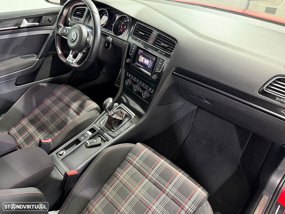 VW Golf 2.0 TSi GTi DSG - 18