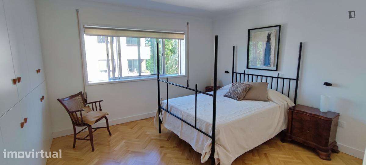 Apartamento com 4 quartos - localizado em Senhora da Hora Porto - Grande imagem: 4/30