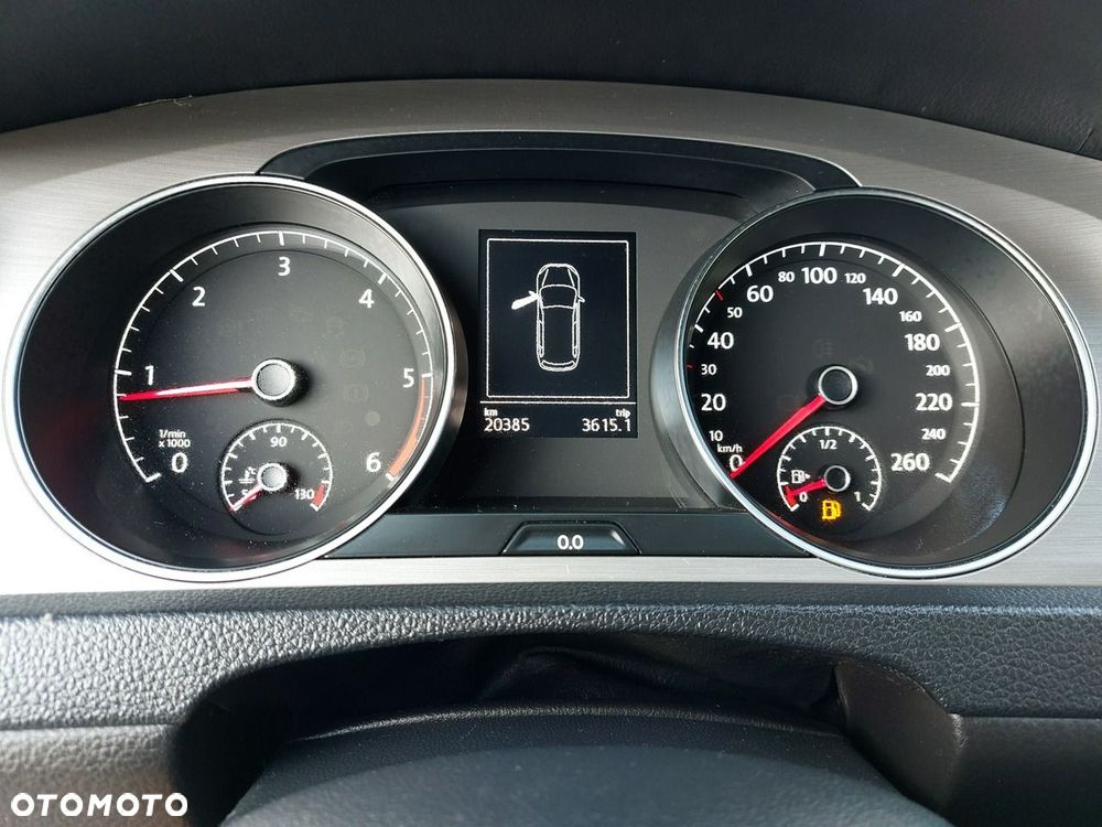 Volkswagen Golf - 22