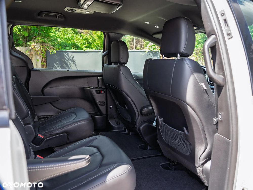Chrysler Pacifica - 13