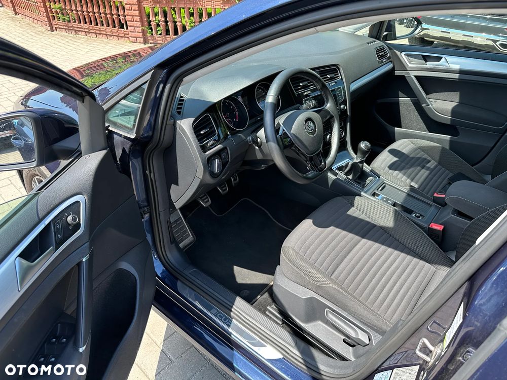 Volkswagen Golf - 6