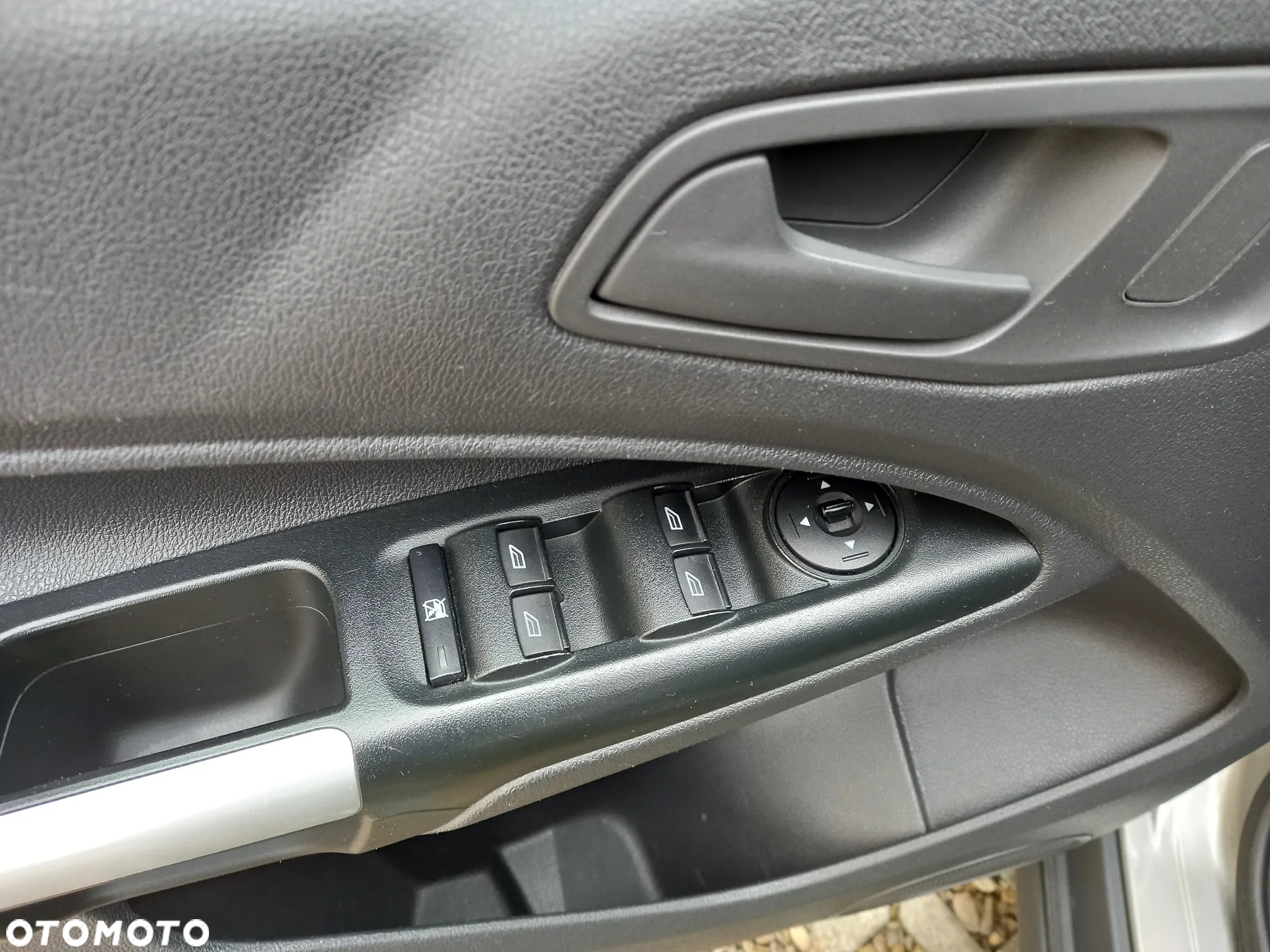 Ford Tourneo Connect Grand - 25