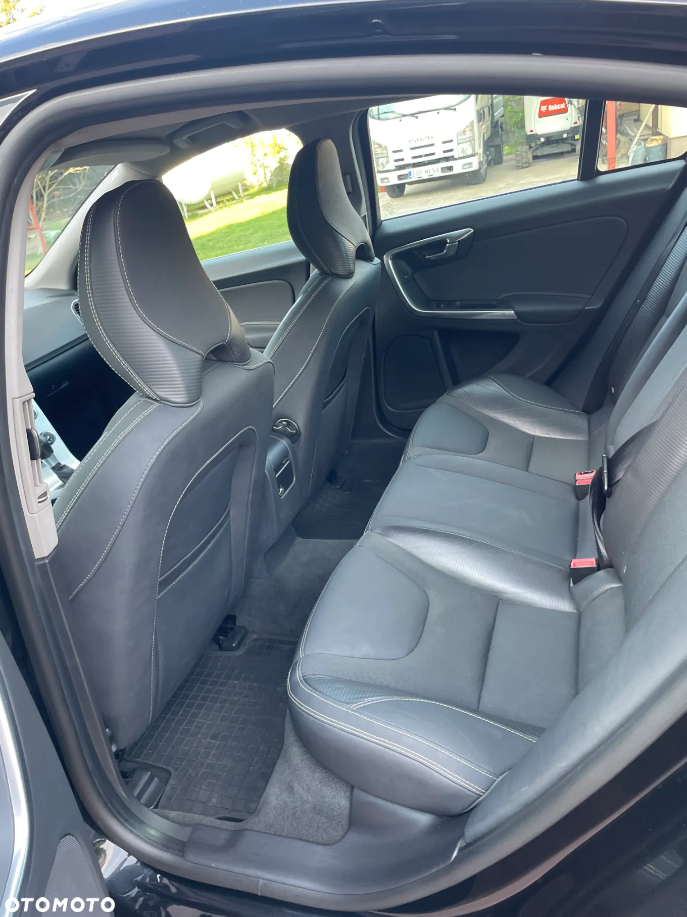 Volvo S60 D4 R-Design - 11