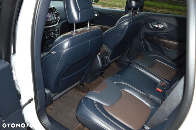 Jeep Cherokee - 8