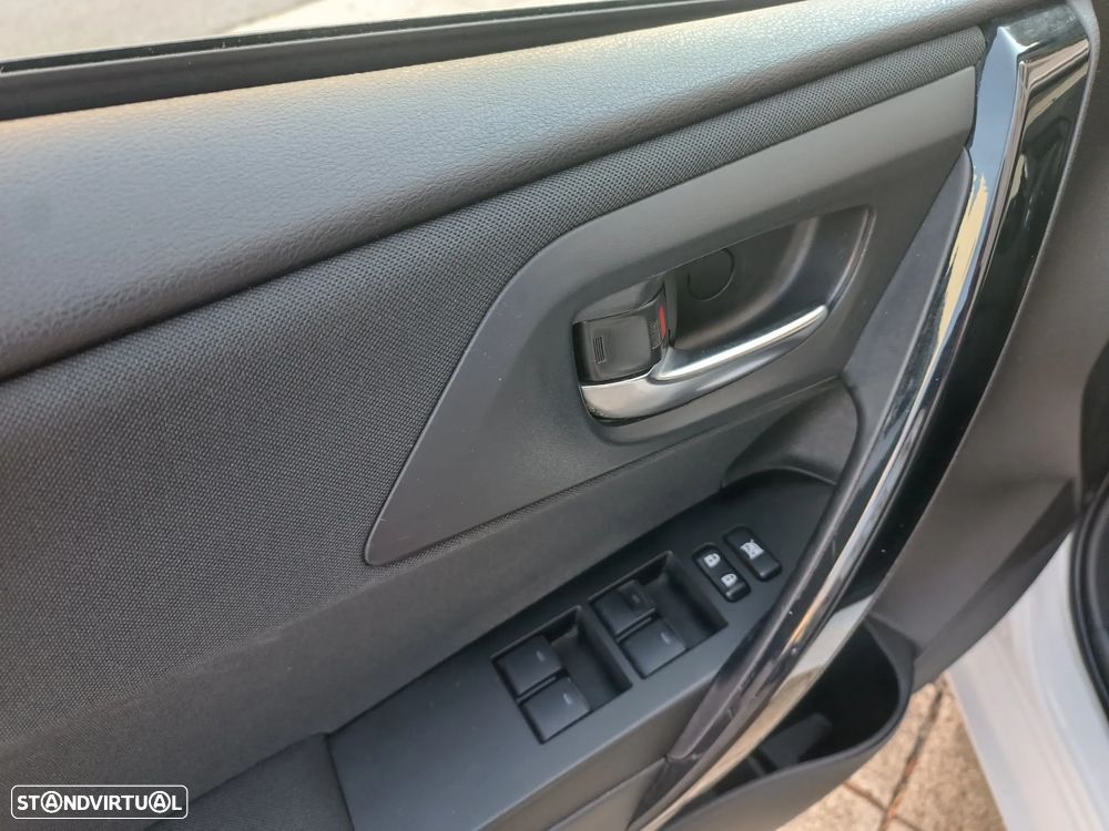 Toyota Auris Touring Sports 1.8 HSD Exclusive +TSS+Navi - 16