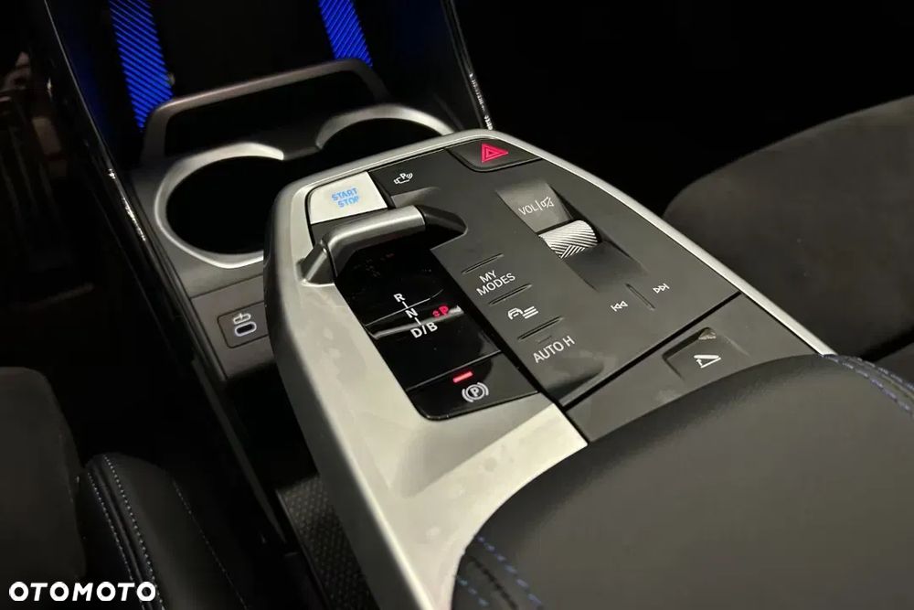 BMW iX2 eDrive20 66.5kWh M Sport - 18