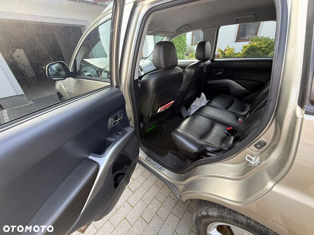 Mitsubishi Outlander - 9