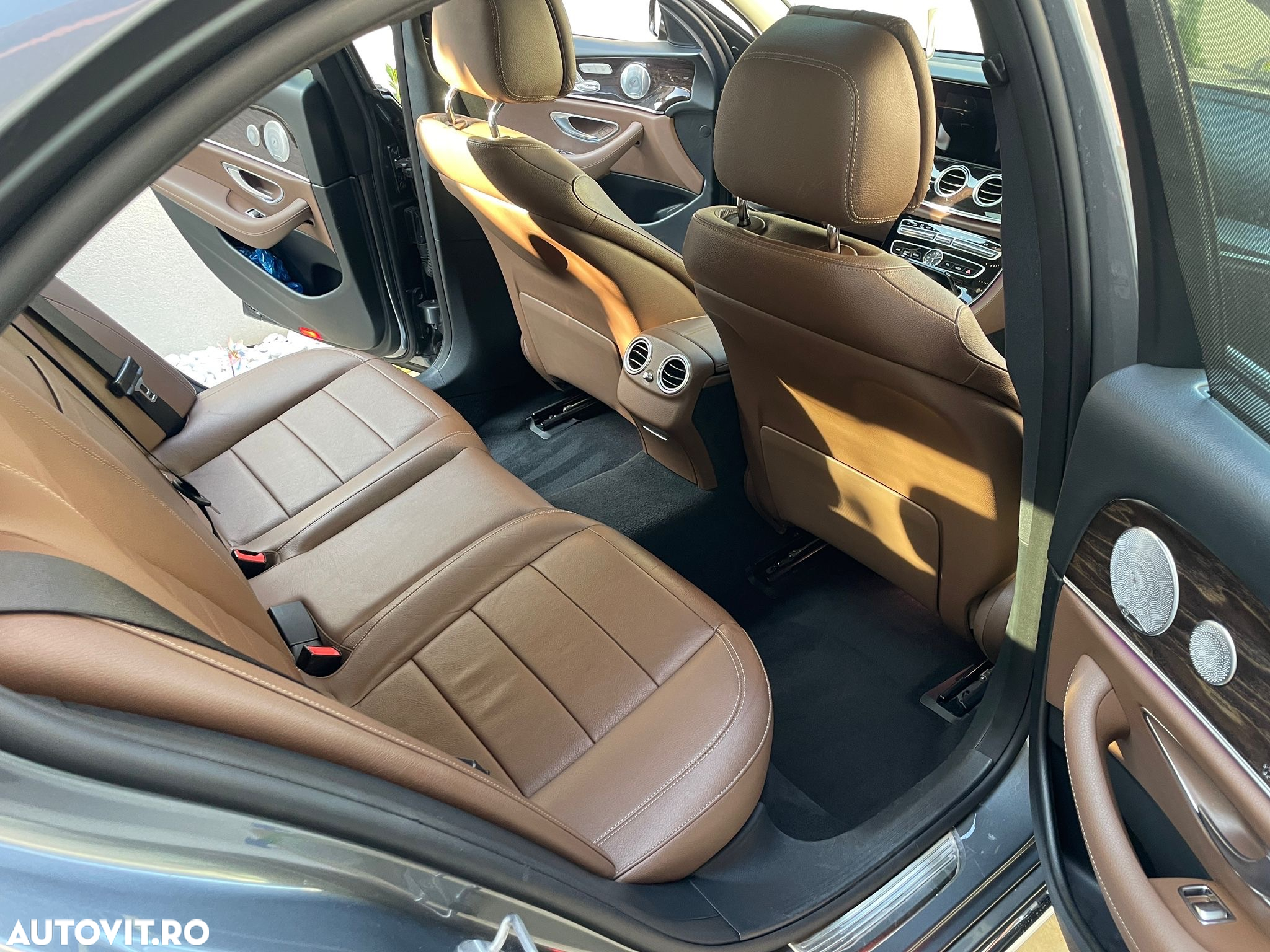 Mercedes-Benz E 220 d T 9G-TRONIC - 8