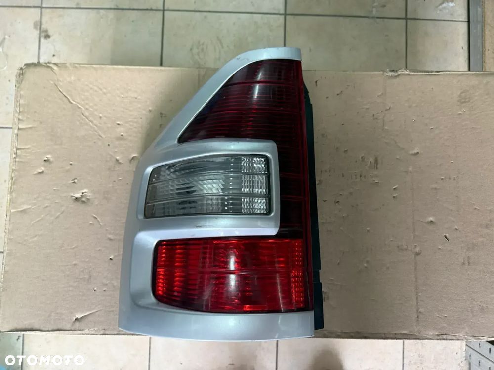 Reflektor / lampa tylna Mitsubishi Pajero 3 III DID 03-07' - lewa strona - oryginalna - 1
