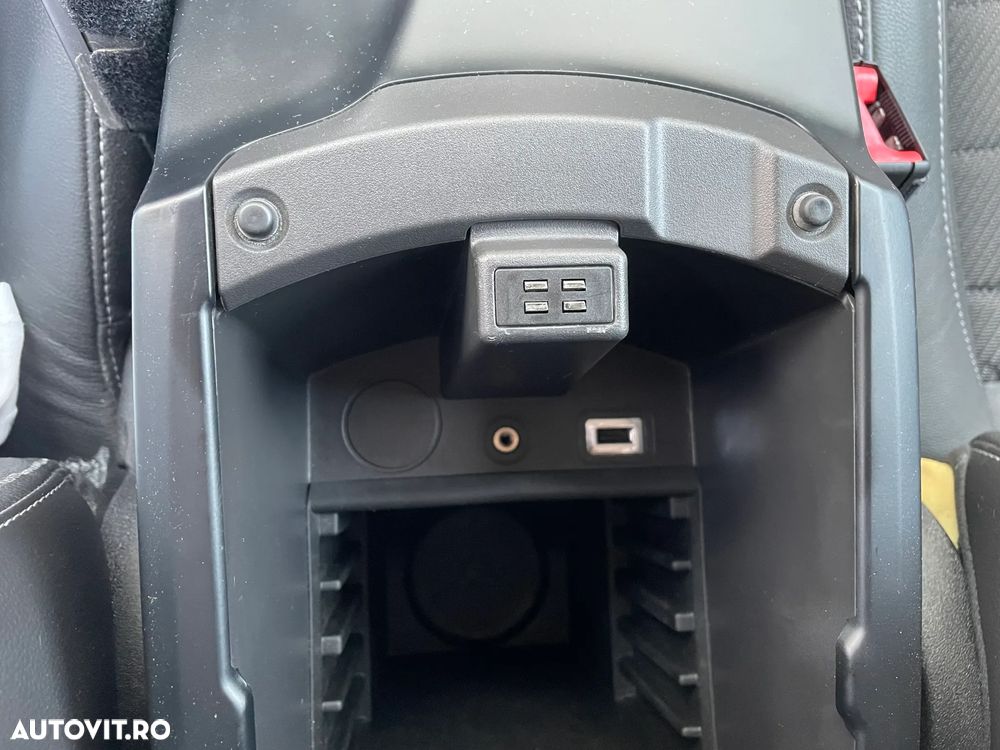 Ford Kuga - 21