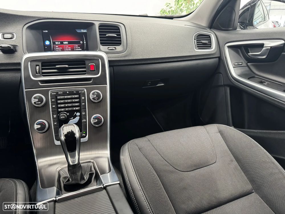 Volvo V60 2.0 D4 Momentum - 24