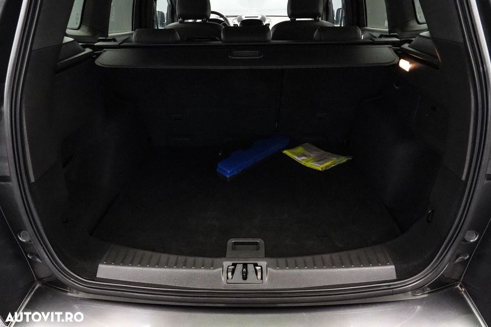 Ford Kuga 2.0 TDCi 4WD Powershift ST-Line - 23