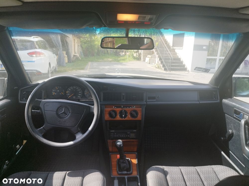 Mercedes-Benz W201 (190) - 6