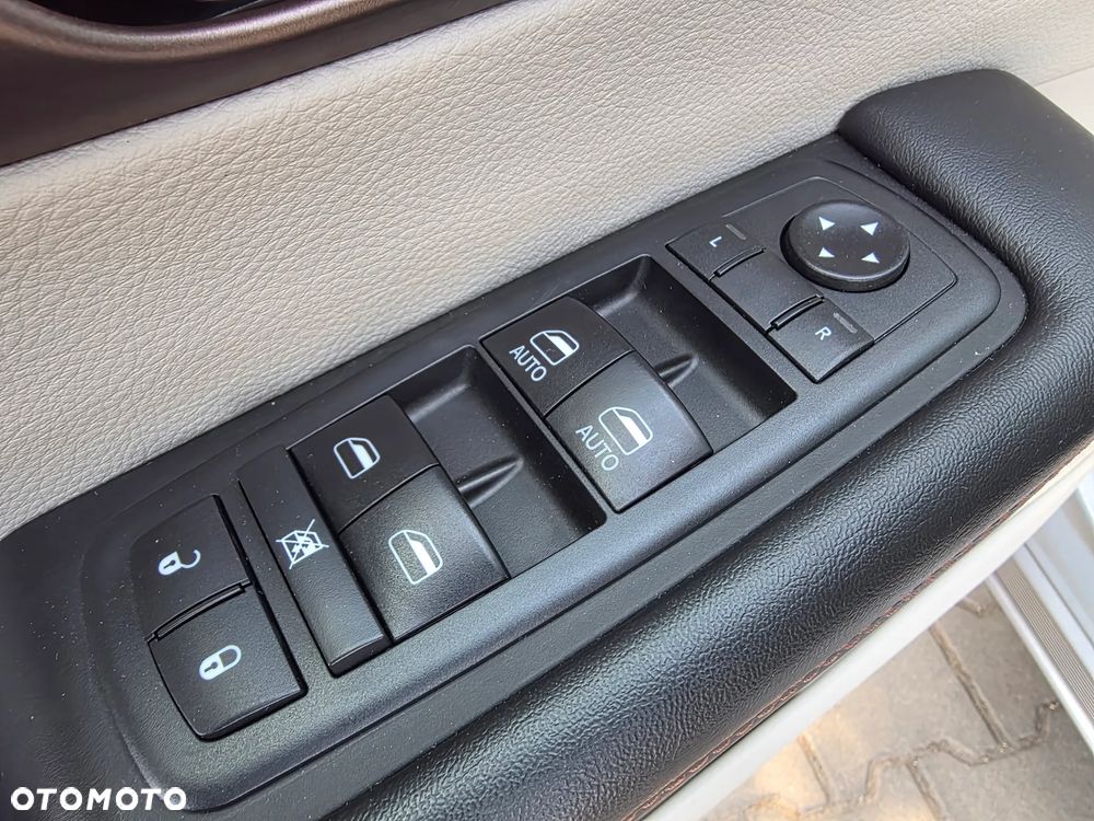 Chrysler Pacifica - 31