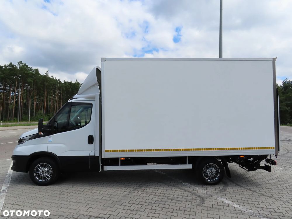 Iveco Daily 35S18 3.0 HPI 180 KM POWER Kontener+ WINDA BÄR 750 Kg 8.E.Palet 4270 mm Długi Boczne Drzwi Rozstaw Osi 4100 mm Ładowność 905 Kg GWARANCJA PRODUCENTA Stan Jak Nowy Gotowy Dostępny POLECAM - 6