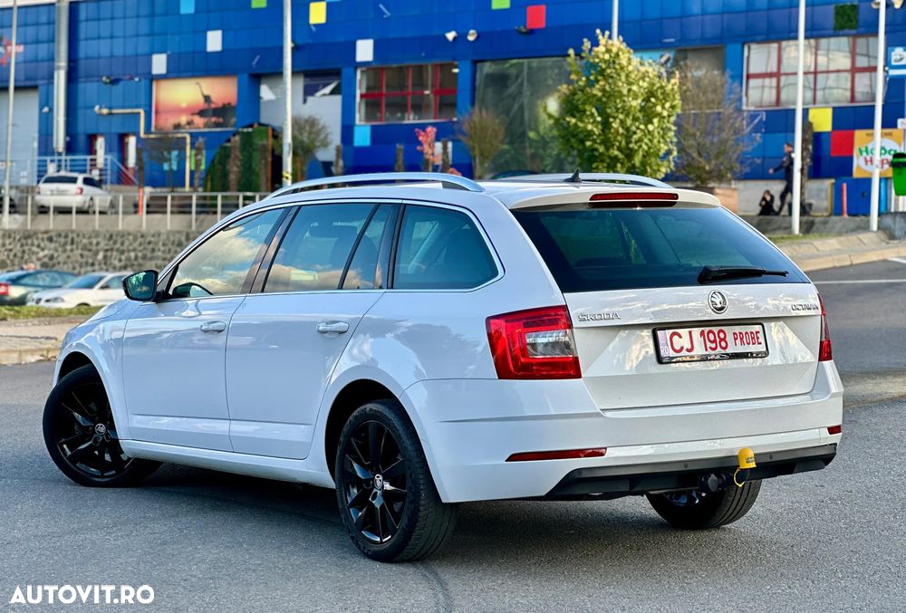Skoda Octavia Combi Diesel 1.6 TDI DSG Style - 3