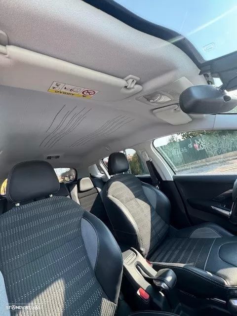 Peugeot 2008 1.2 PureTech Allure - 19