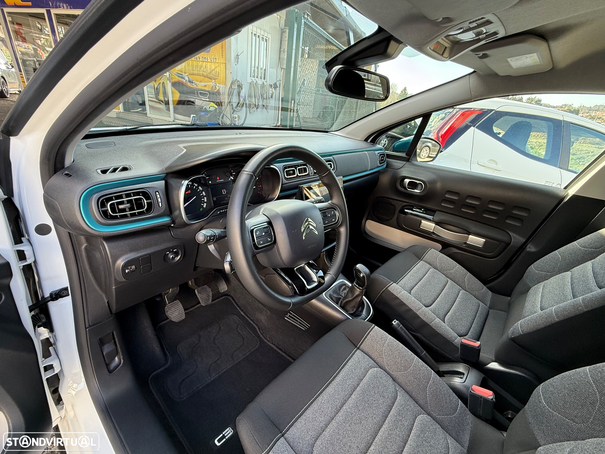 Citroën C3 1.2 PureTech Shine - 18