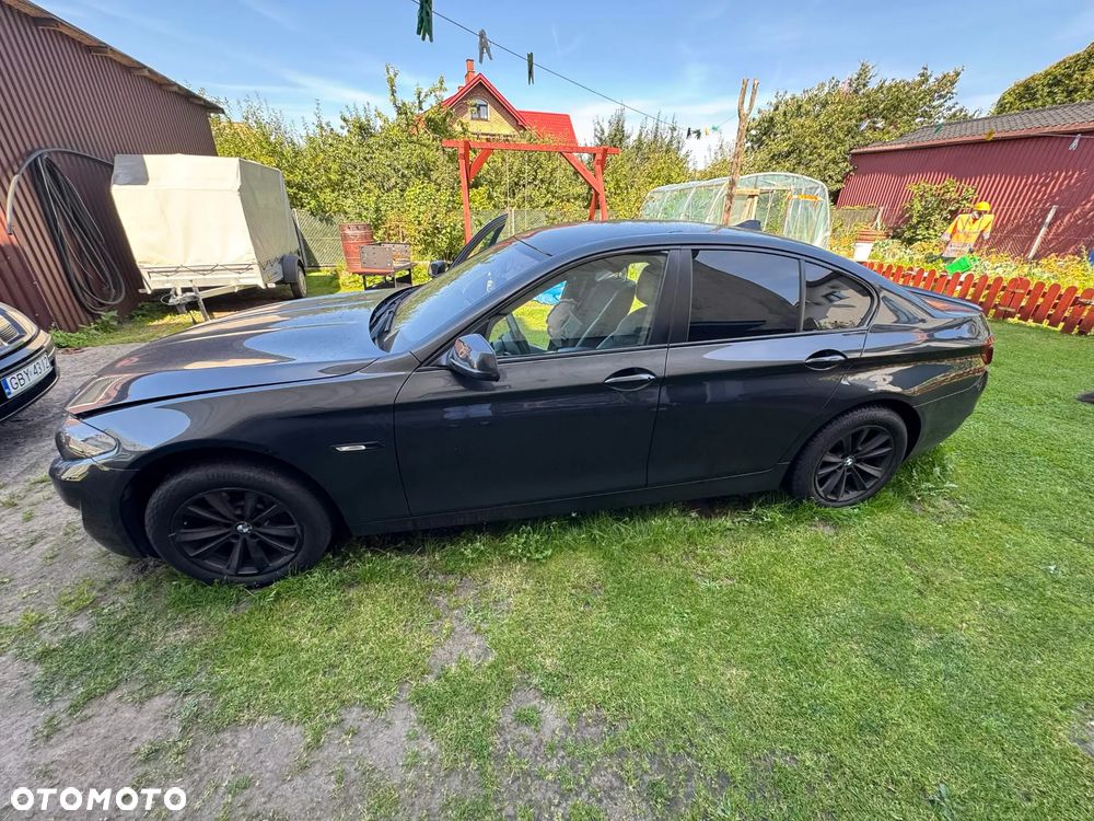 BMW Seria 5 528i xDrive - 10