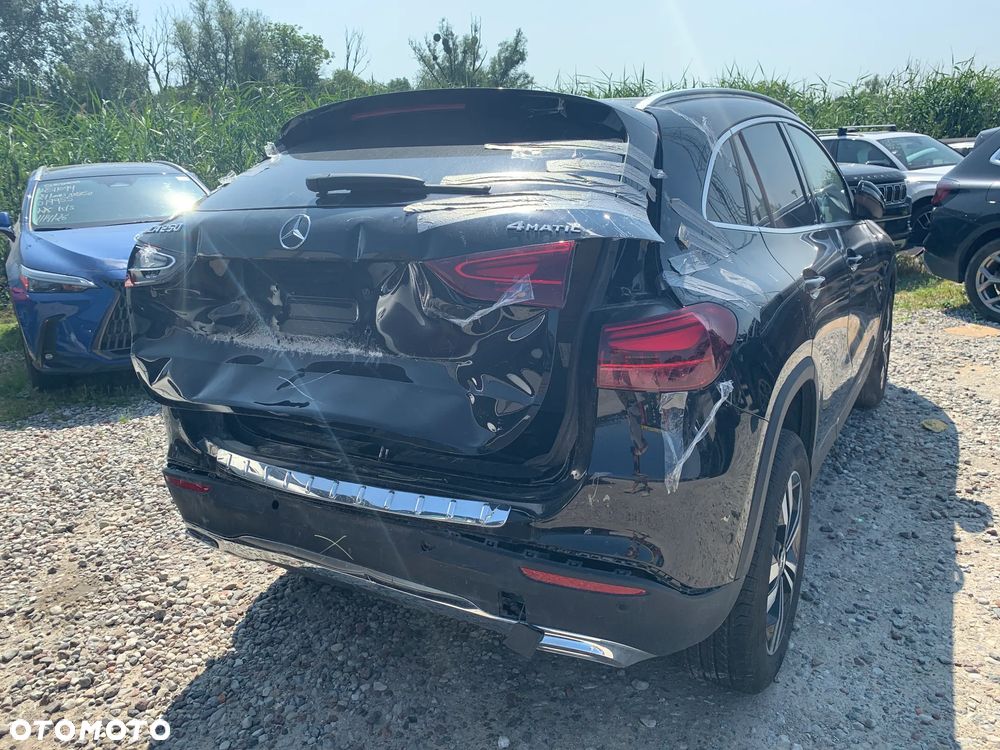 Mercedes-Benz GLA 250 4Matic 8G-DCT - 4