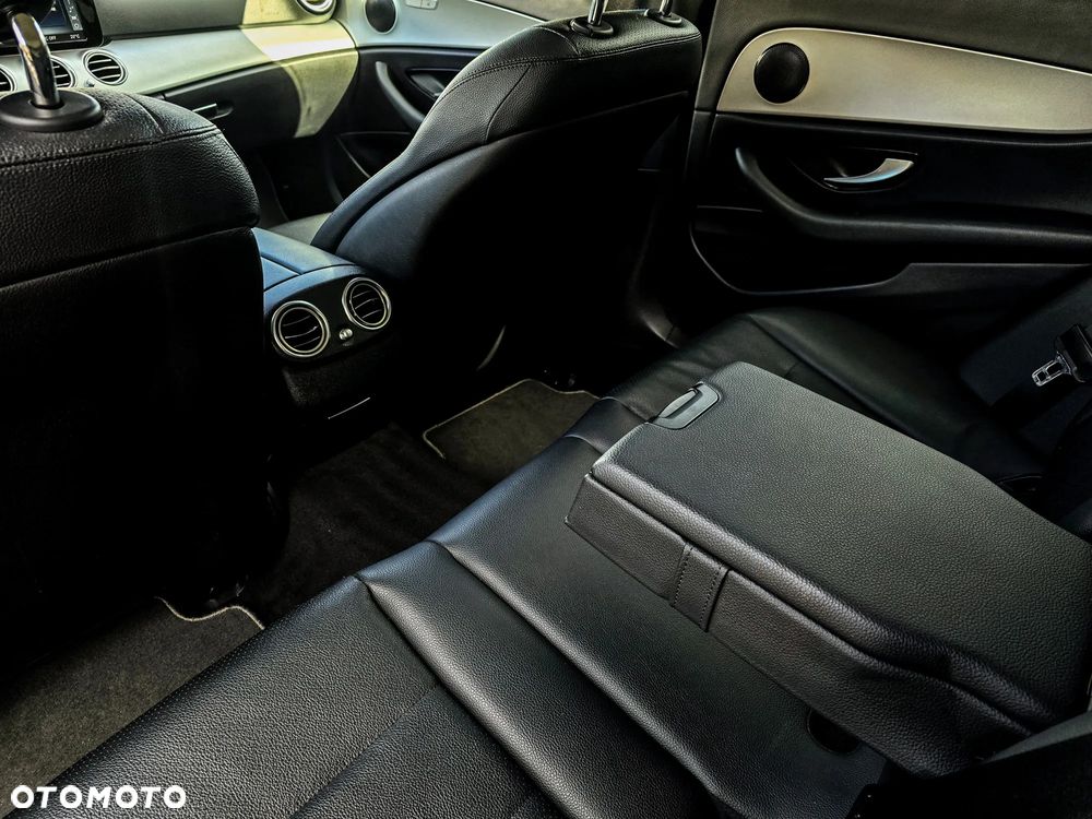 Mercedes-Benz Klasa E 220 d 9G-TRONIC - 35